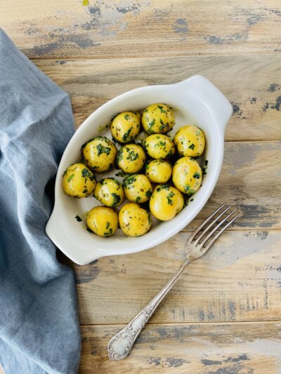 STEAMED POTATOES WITH FRESH HERBS